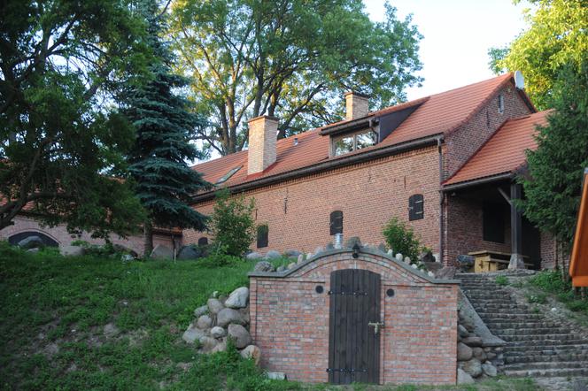 WEDŁUG MINISTRA TA STODOŁA JEST WARTA 0ZŁ