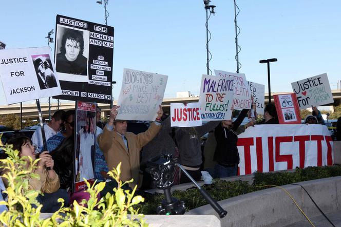 Fani Jacksona przed sądem w Los Angeles 