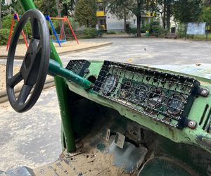 Lublin świętuje 65-lecie placu zabaw na LSM. Rakieta i gazik wciąż przyciągają dzieci
