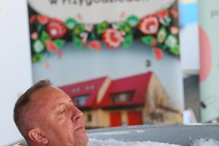 Spędził w lodzie ponad 6 godzin i 20 minut dla chorego dziecka 