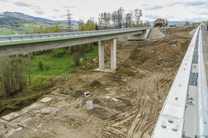 Postęp prac drpogowych na budowie obejścia Węgierskiej Górki