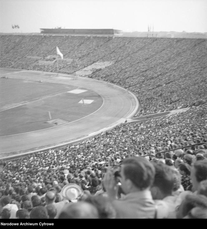 Stadion X-lecia. Uroczyste otwarcie II Międzynarodowych Igrzysk Sportowych Młodzieży w 1955 r.