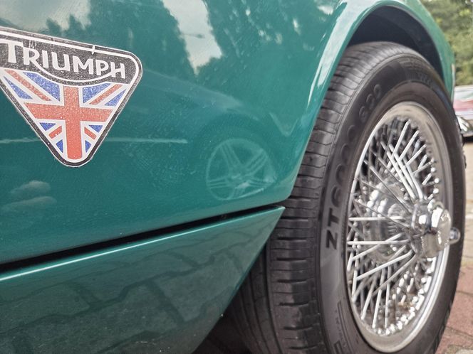 Klasyczna motoryzacja znów zachwyciła Bydgoszcz. „Bydgoskie Klasyki Nocą” przy Torbydzie