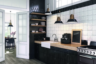 Efektowna ściana nad blatem kuchennym