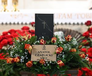   Pogrzeb Anatola Czaplickiego. Arcybiskup Galbas: pamięć o tym koszmarze długo nie przeminie