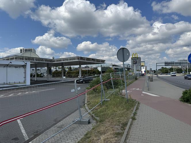 Koniec popularnego McDonald'sa w Warszawie. Zamyka się też stacja paliw. Była świadkiem okropnej tragedii