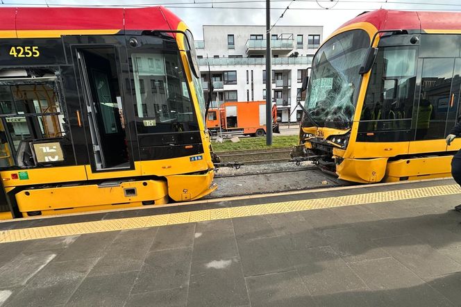 Zderzenie dwóch tramwajów w Warszawie. Wiele osób rannych