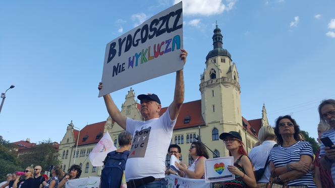 Bydgoszcz solidarna z Białymstokiem. - Każdy ma prawo do miłości i szacunku! [ZDJĘCIA] 