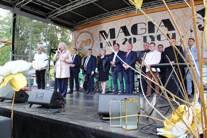 Było spotkanie z modą, muzyką i samochodami z lat 20. w Korczewie. Za nami impreza „Magia lat 20-tych” 2025