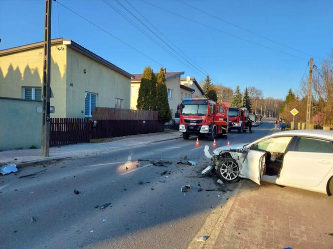 Czołowe zderzenie na ulicy Kościelnej w Starachowicach