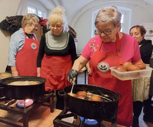 W Leszczyńskim Banku Żywności od rana smażą pączki 