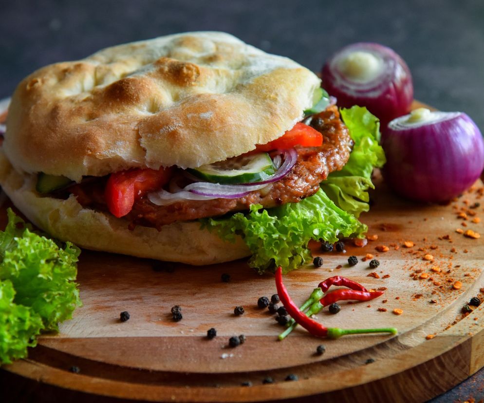 pljeskavica bałkański wołowy burger