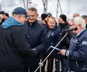 Tablica upamiętniająca Bohdana Sienkiewicza na Alei Żeglarzy w Gdyni