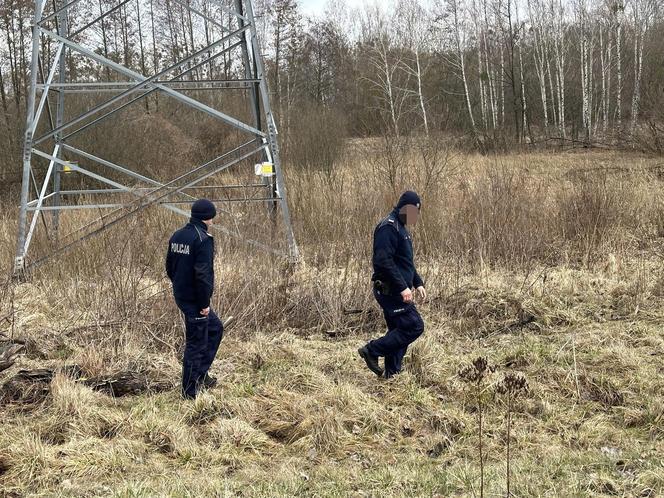 Zabójstwo małżeństwa w Ostródzie. Policyjne poszukiwanie przy poligonie