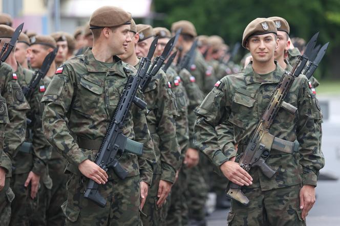 Przysięga wojskowa w Sosnowcu. Żołnierze przedefilowali przez miasto