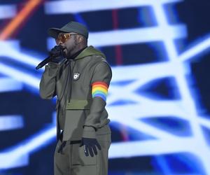Black Eyed Peas z tęczowymi opaskami na scenie Sylwestra Marzeń. Ważny gest 