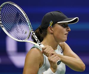 Iga Świątek rozgromiła Rebeccę Peterson! Awans do 2. rundy US Open po 58 minutach gry! Świątek - Peterson WYNIK RELACJA NA ŻYWO