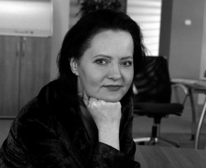 Kameralny pogrzeb byłej żony Piotra Polka - Super Express - wiadomości, polityka, sport