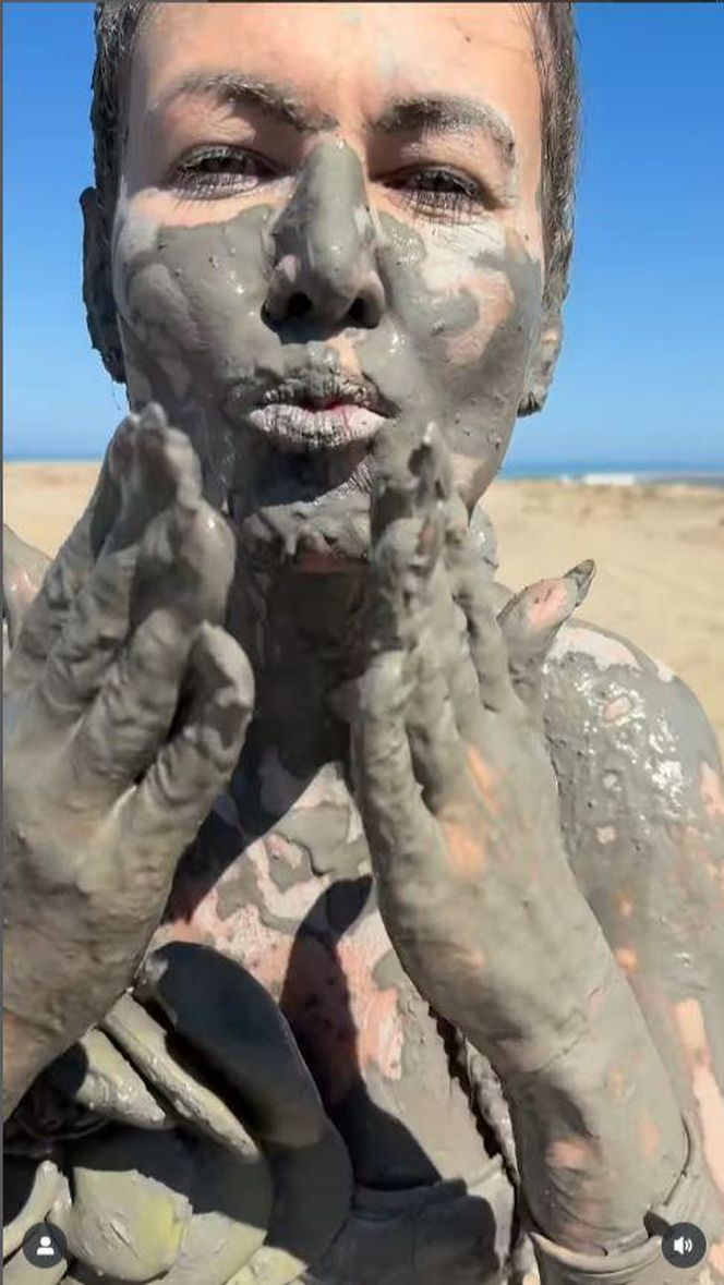 Maja Rutkowski zażywa błotnego SPA