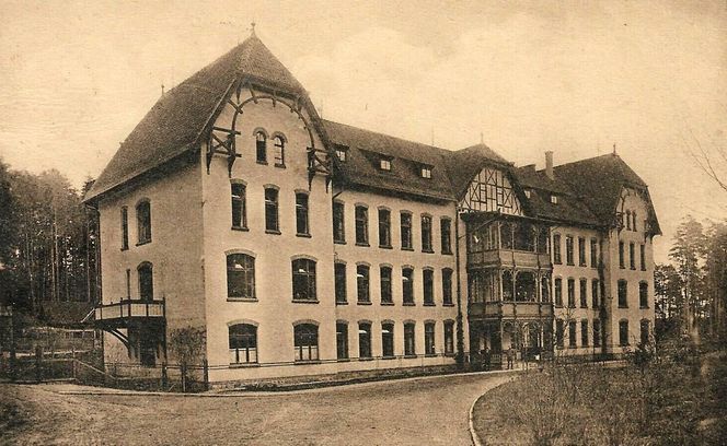 W tym szpitalu dawniej leczono tylko mężczyzn. Teraz jeżdżą tam pacjenci z całej Polski. Tak kiedyś wyglądał