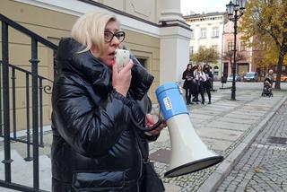Znicze, minuta ciszy. #AniJednejWięcej w Lesznie
