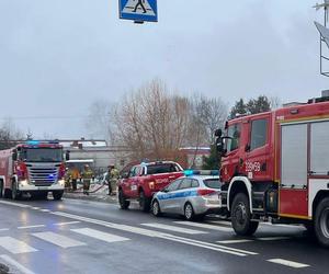 Potężny pożar w miejscowości Łuszczów Pierwszy. Droga w tym miejscu była nieprzejezdna 