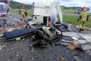 Wypadek na S8 pod Wyszkowem! Kierowca toyoty zatrzymał ciężarówkę, po chwili zabrała go karetka! [ZDJĘCIA, AKTUALIZACJA]