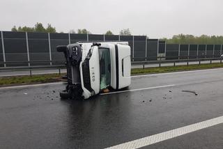 Kolizja na tarnowskim odcinku autostrady. Porsche nie dało rady ciężarówce