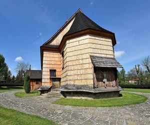 To jedna z najpiękniejszych małopolskich wsi. Kiedyś należała do biskupa 