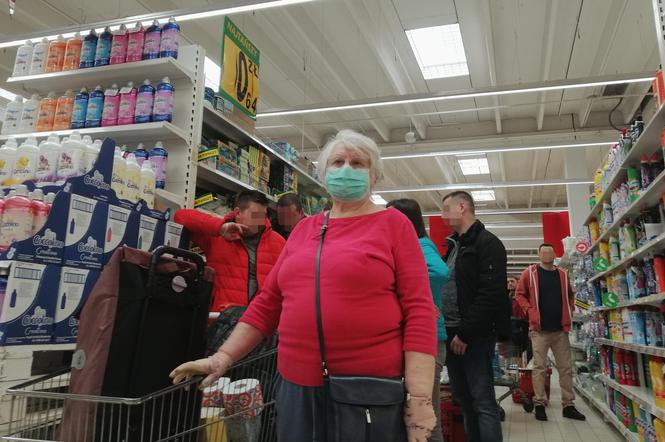 Koronawirus: Tłumy w warszawskich sklepach