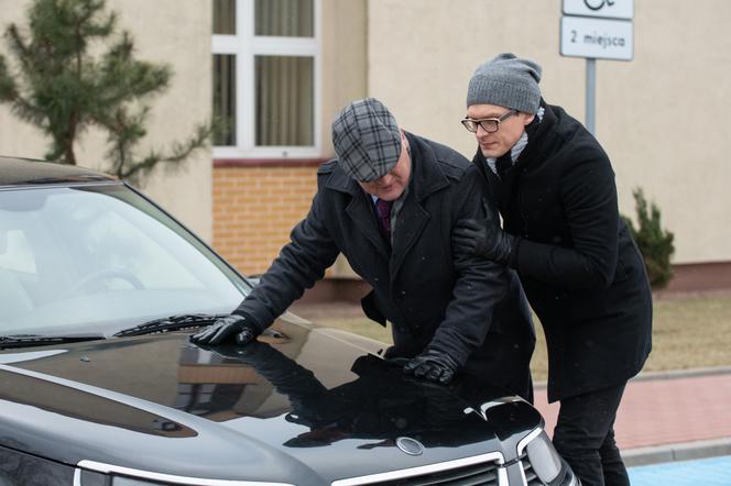 Na Wspólnej, odc. 2882. Maks (Adam Fidusiewicz), Wyszoła (Marek Kasprzyk)