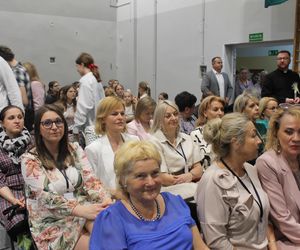 Jubileusz 40-lecia połączony był ze świętem szkoły, ponieważ obchodzi ona również 28. rocznicę nadania imienia.