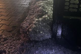 Gradobicie w gminie Rozprza. Grad wielkości śliwek [ZDJĘCIA]. 