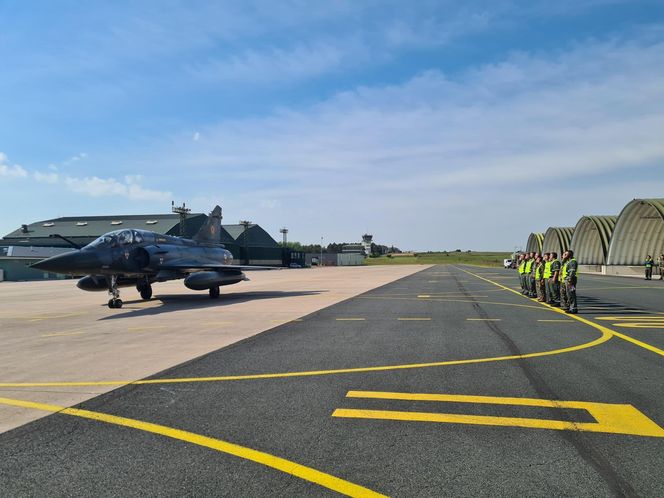 Samolot Mirage 2000