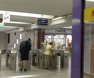 Pilny komunikat dla mieszkańców Warszawy. Ponad 2 tygodnie utrudnień w metrze. „Rozpocznie się remont”