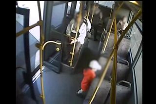 Wrocław. 3-latek sam podróżował komunikacją miejską. Pomógł mu kierowca autobusu [ZDJĘCIA].