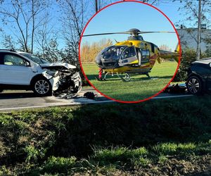 Poważny wypadek pod Mielcem. Czołowe zderzenie forda i hyundaia. 1,5-roczne dziecko zabrał śmigłowiec [ZDJĘCIA]