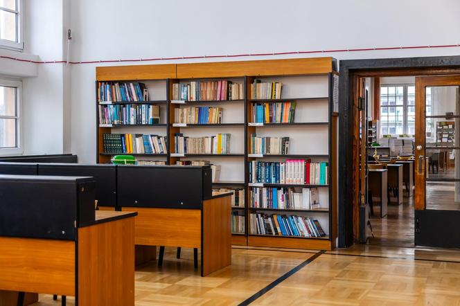 Biblioteka SGH - zdjęcia. Zobacz wspaniałe wnętrza warszawskiego gmachu