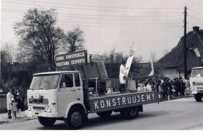 Propaganda PRL-u na zdjęciach. Ulice, fabryki, miasta