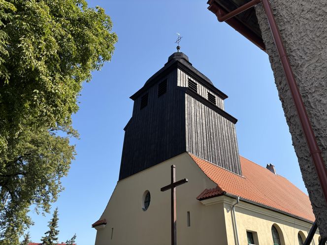 Wyjątkowy kościół w Okartowie. Wnętrze zapiera dech w piersiach
