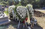 Pogrzeb Justyny i Zbigniewa. Ich groby utonęły w białych kwiatach