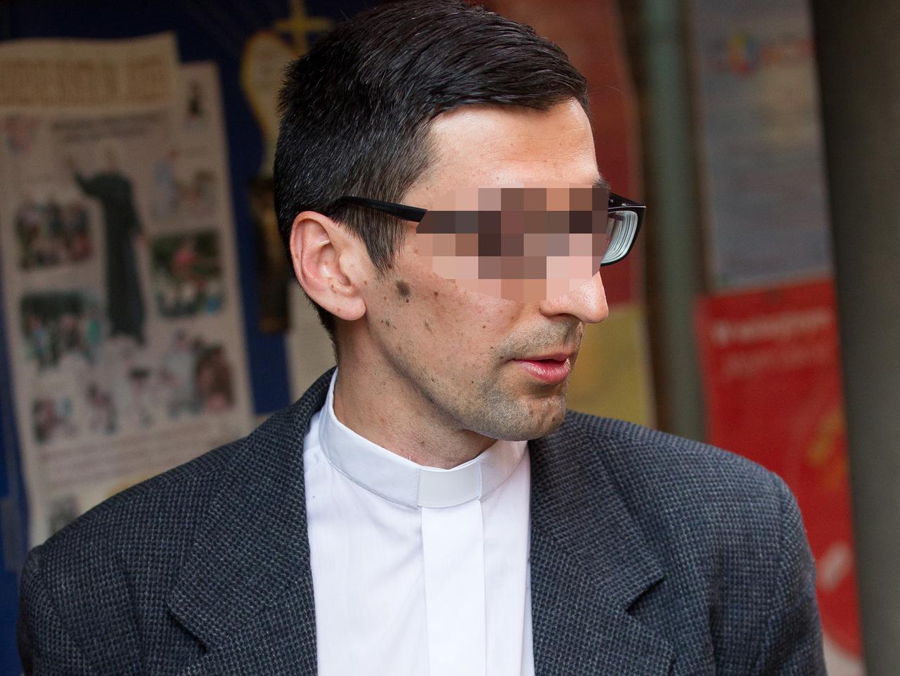 Uczennice oskarżyły księdza o molestowanie