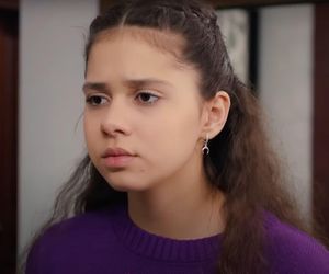 Zeynep przymierzy suknię ślubną, a Ege oszaleje na jej widok.