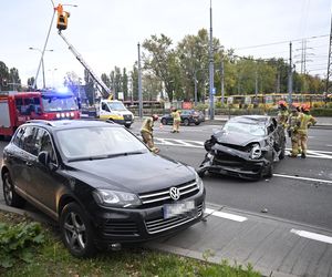 Dachowanie w Warszawie! Wcześniej na tej ulicy doszło do śmiertelnej masakry