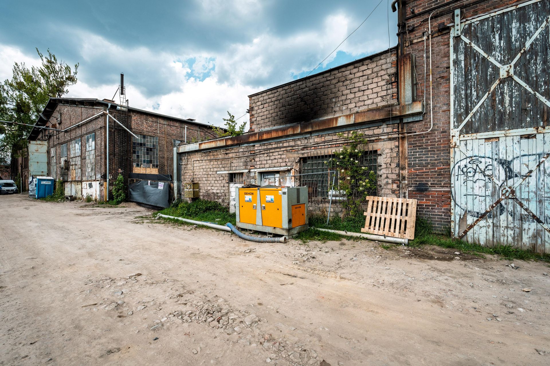 Stocznia Cesarska w Gdańsku, jej zabytkowe hale i przybudówki z czasów PRL