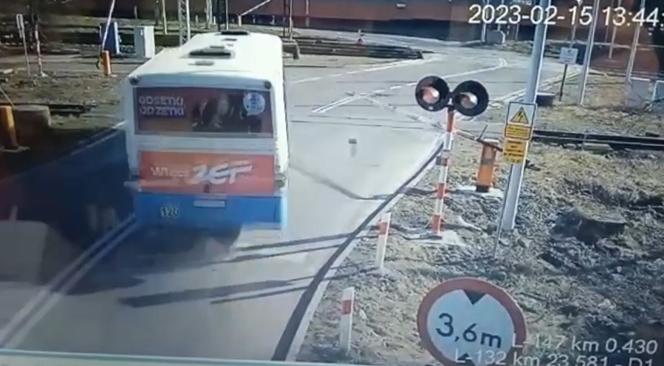 Zabrze: Kierowca złamał rogatki na przejeździe kolejowym. Był pod wpływem narkotyków