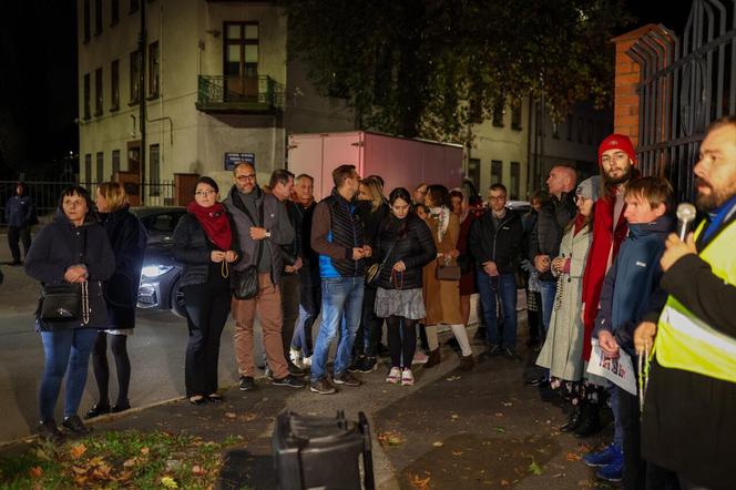 Wierni protestowali pod diecezją sosnowiecką. "To zgorszenie osłabia naszą wiarę"