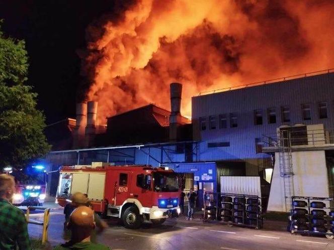Ogromny pożar w zakładzie produkującym opony w Dębicy! Został już ugaszony 