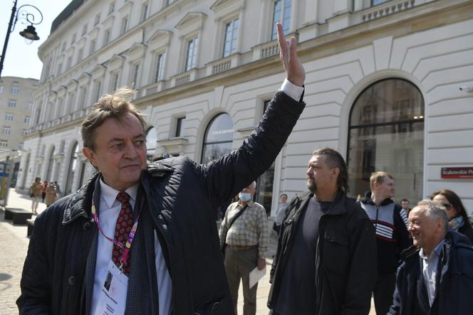 Niezależny prezydent II RP. Tajemnicza manifestacja na Krakowskim Przedmieściu