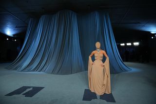 Wszyscy patrzyli na Kim Kardashian. Ale nic nie mogli zobaczyć!